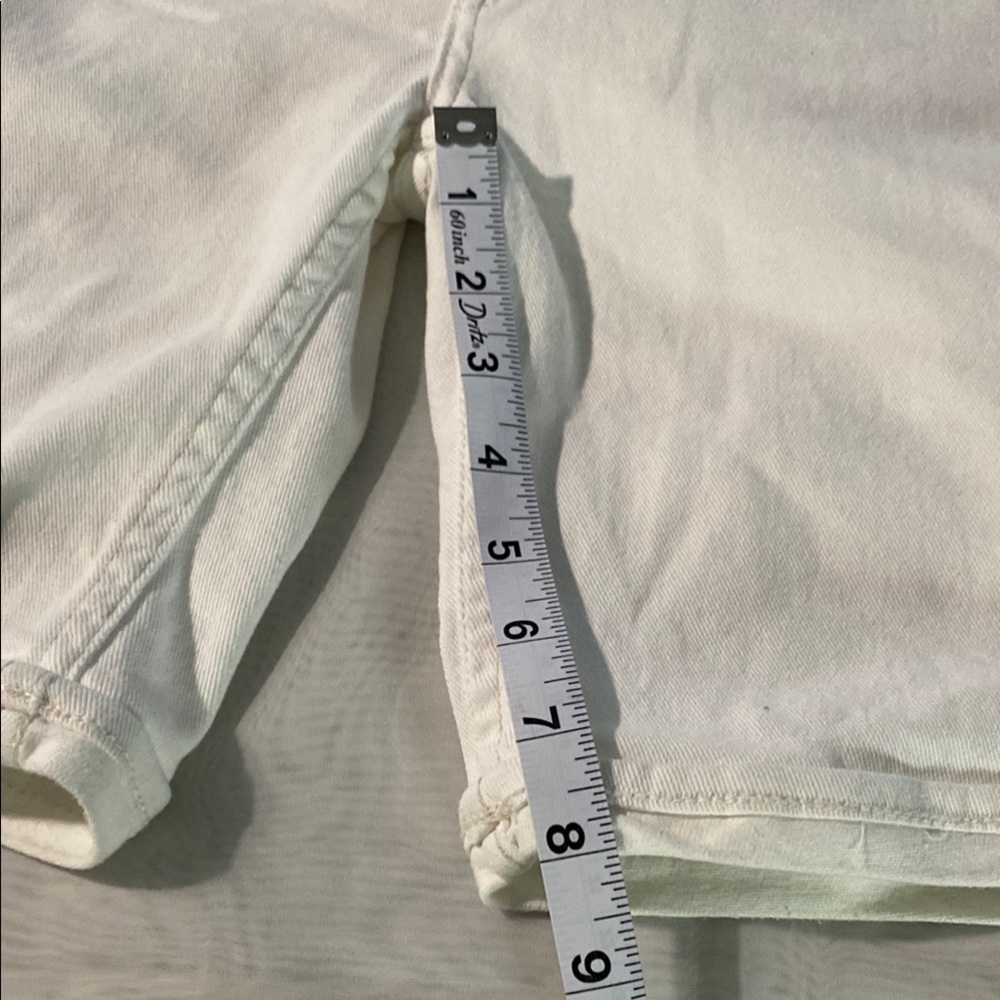 Levi's White Denim Bermuda Shorts Relaxed Fit - Picture 12 of 13